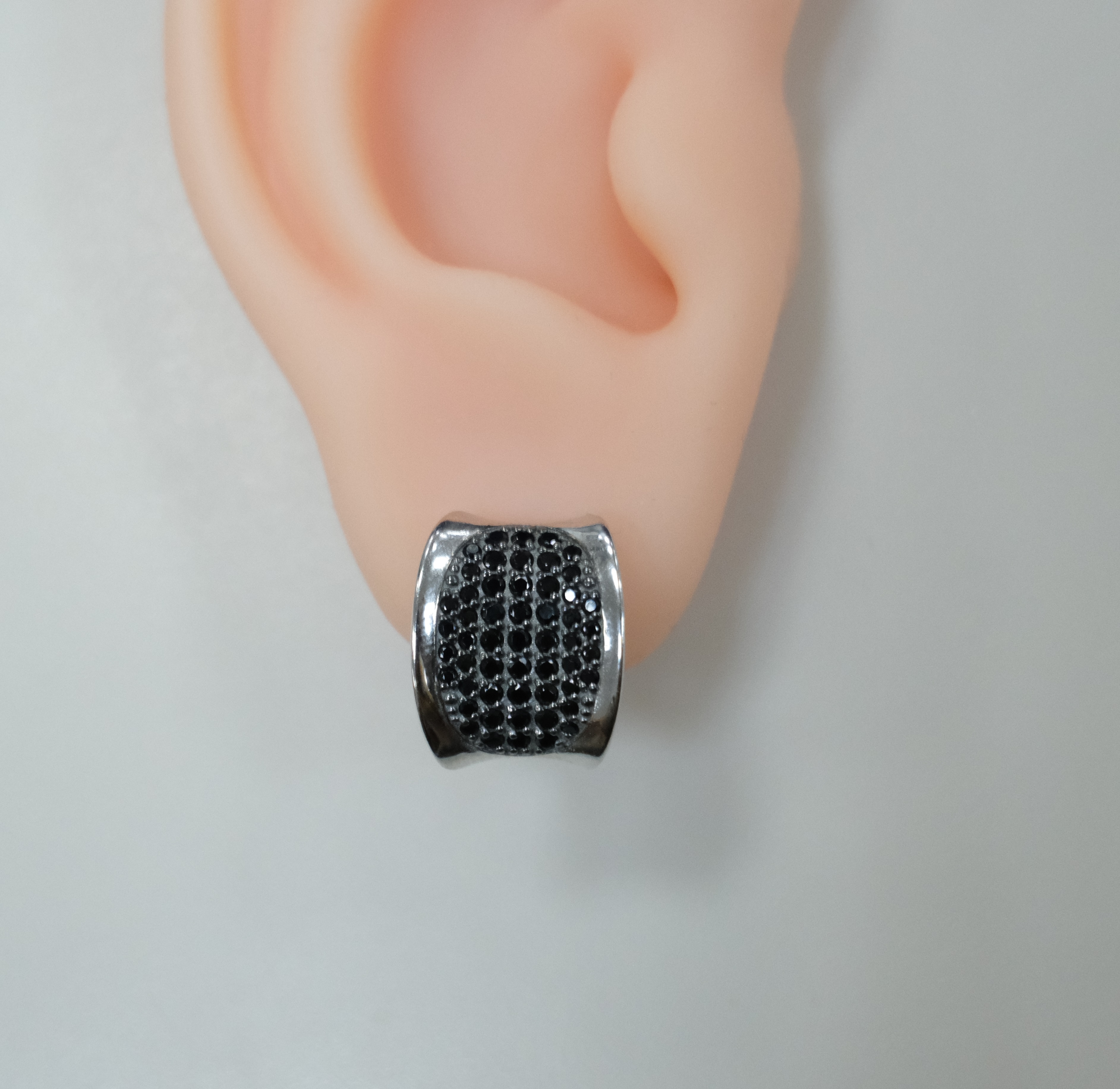 Серебряные серьги со шпинелью